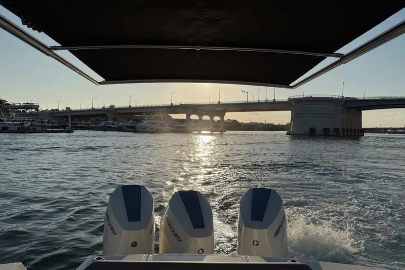 Slide: The Image of Boston Whaler 360 Outrage 2026 - 40