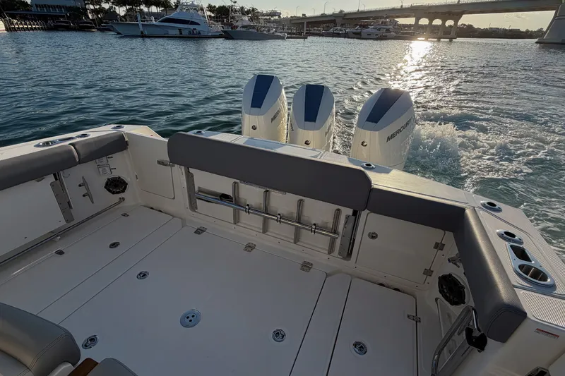 Slide: The Image of Boston Whaler 360 Outrage 2026 - 8