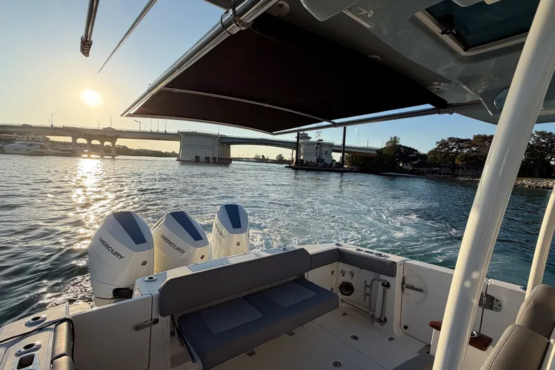 Slide: The Image of Boston Whaler 360 Outrage 2026 - 9