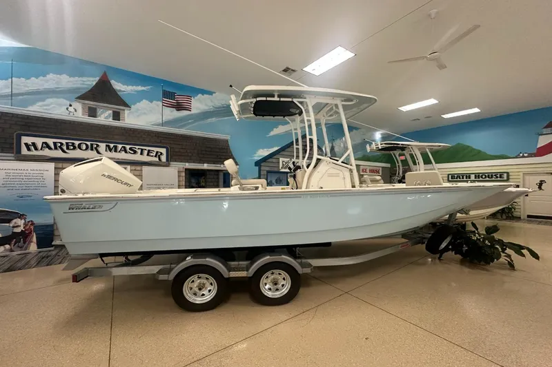 The Image of Boston Whaler 210 Montauk 2026 - 0