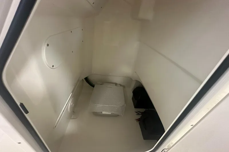 Slide: The Image of Boston Whaler 210 Montauk 2026 - 15