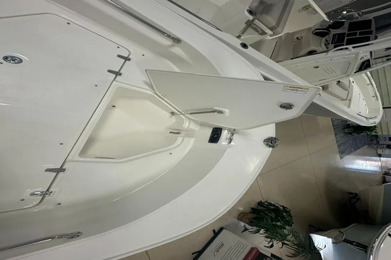 Slide: The Image of Boston Whaler 210 Montauk 2026 - 20