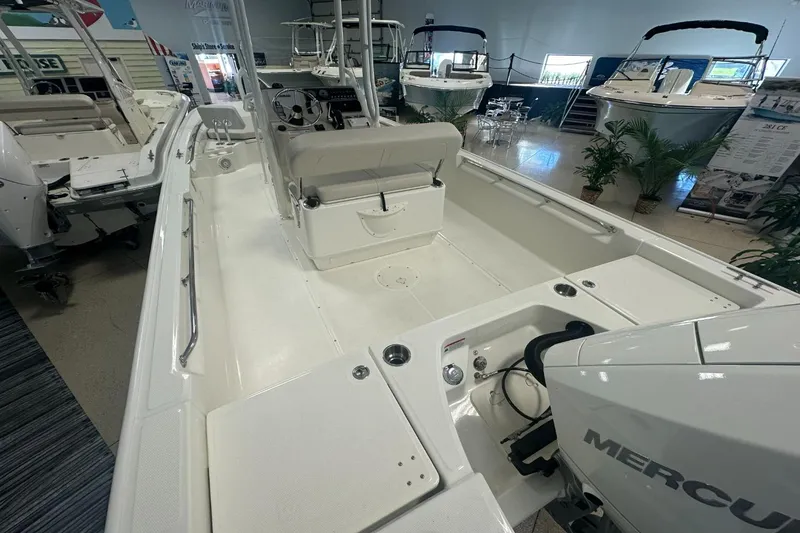 Slide: The Image of Boston Whaler 210 Montauk 2026 - 4