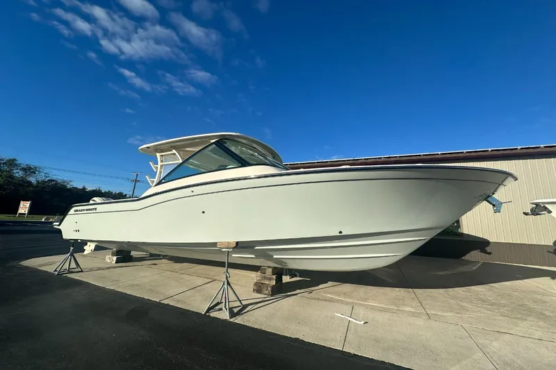 The Image of Grady-White Freedom 325 2026 - 0