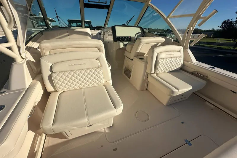 Slide: The Image of Grady-White Freedom 325 2026 - 11