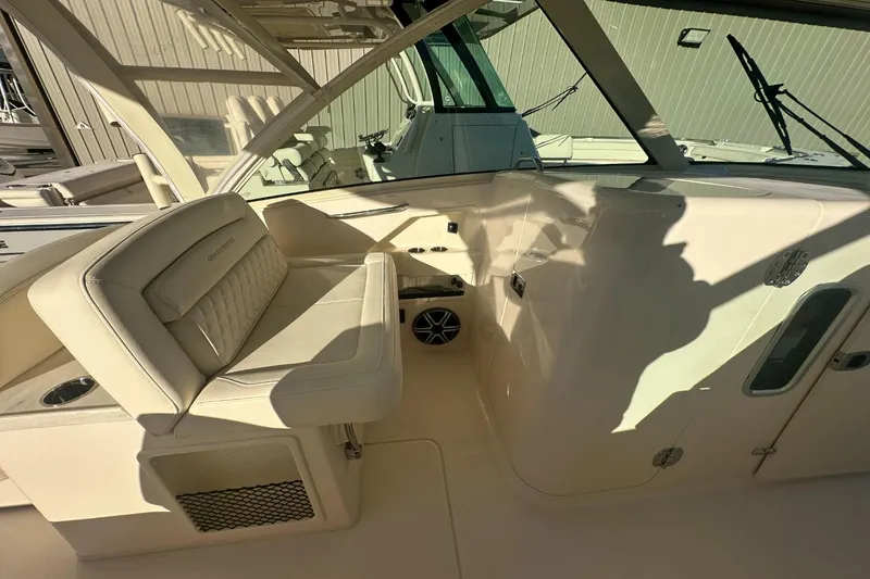 Slide: The Image of Grady-White Freedom 325 2026 - 14