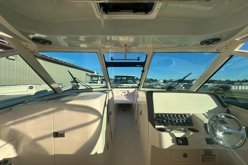 Slide: The Image of Grady-White Freedom 325 2026 - 15