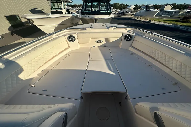 Slide: The Image of Grady-White Freedom 325 2026 - 16