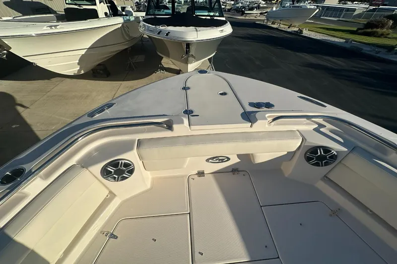 Slide: The Image of Grady-White Freedom 325 2026 - 17