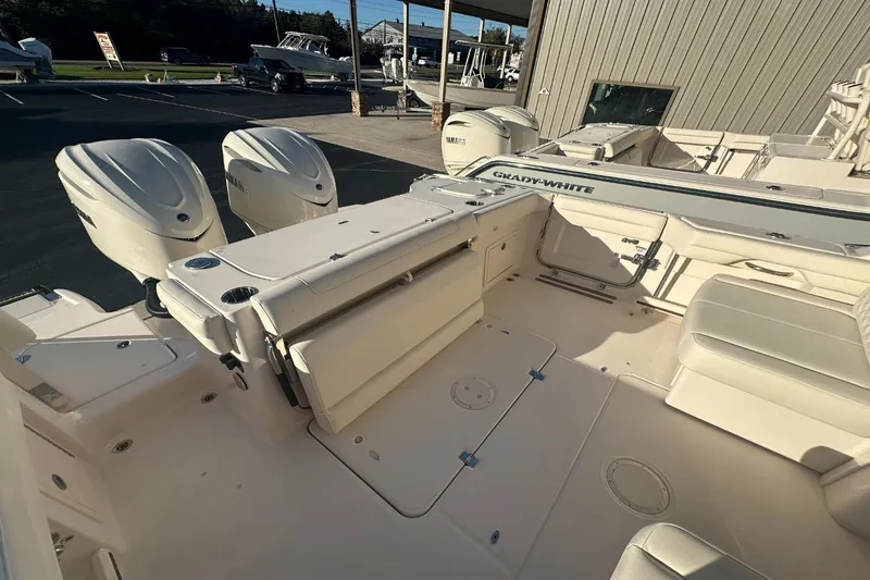 Slide: The Image of Grady-White Freedom 325 2026 - 4