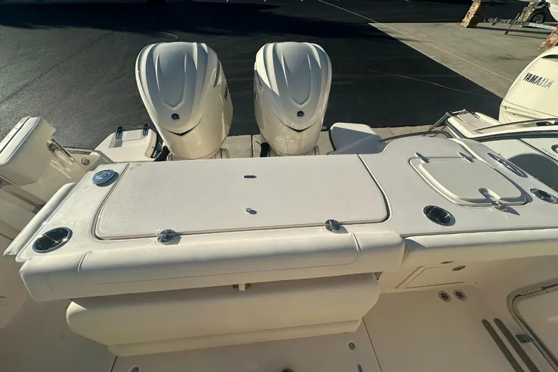 Slide: The Image of Grady-White Freedom 325 2026 - 5