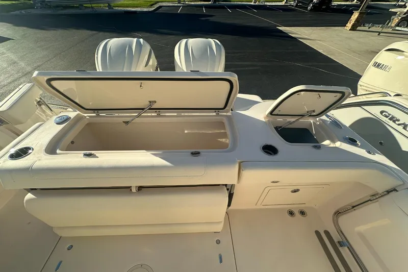 Slide: The Image of Grady-White Freedom 325 2026 - 6