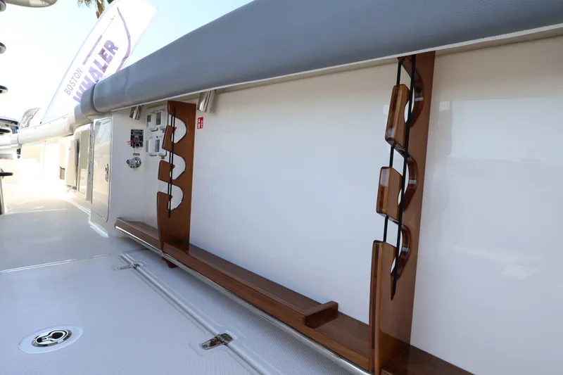 Slide: The Image of Boston Whaler 380 Outrage 2026 - 11