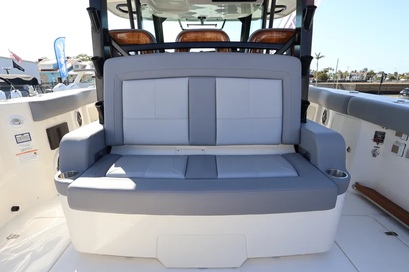 Slide: The Image of Boston Whaler 380 Outrage 2026 - 12