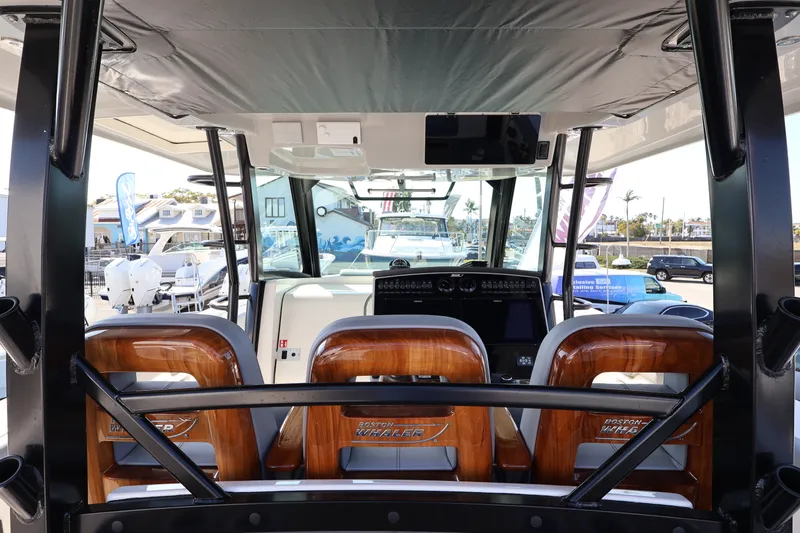 Slide: The Image of Boston Whaler 380 Outrage 2026 - 15