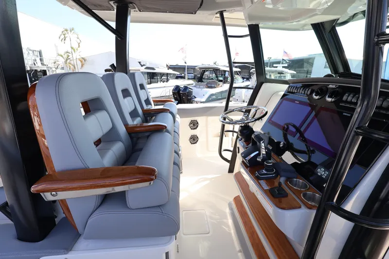 Slide: The Image of Boston Whaler 380 Outrage 2026 - 17