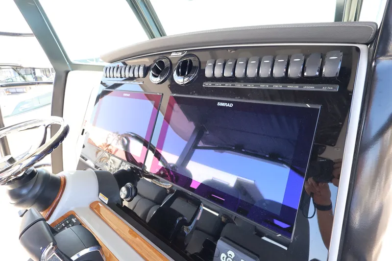 Slide: The Image of Boston Whaler 380 Outrage 2026 - 21
