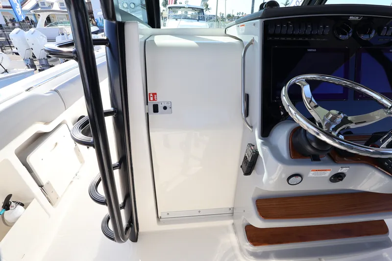 Slide: The Image of Boston Whaler 380 Outrage 2026 - 23