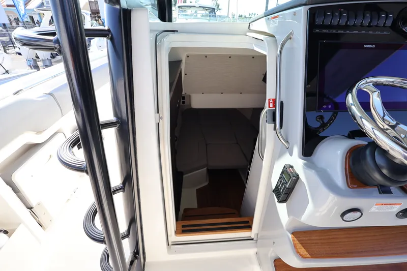 Slide: The Image of Boston Whaler 380 Outrage 2026 - 24