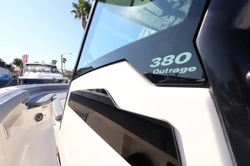 Slide: The Image of Boston Whaler 380 Outrage 2026 - 32