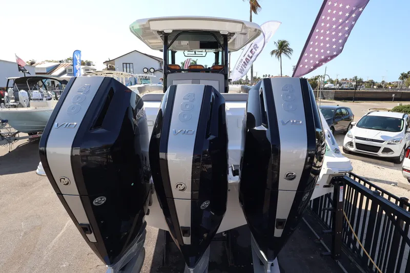 Slide: The Image of Boston Whaler 380 Outrage 2026 - 4