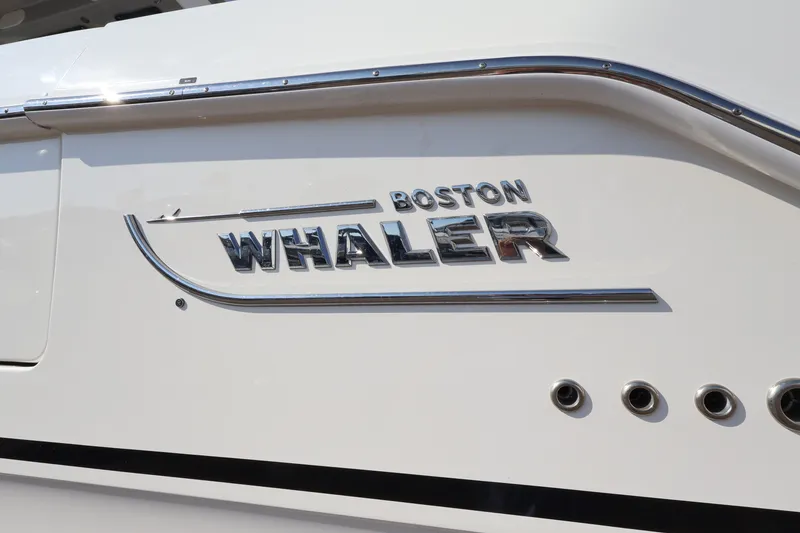 Slide: The Image of Boston Whaler 380 Outrage 2026 - 6
