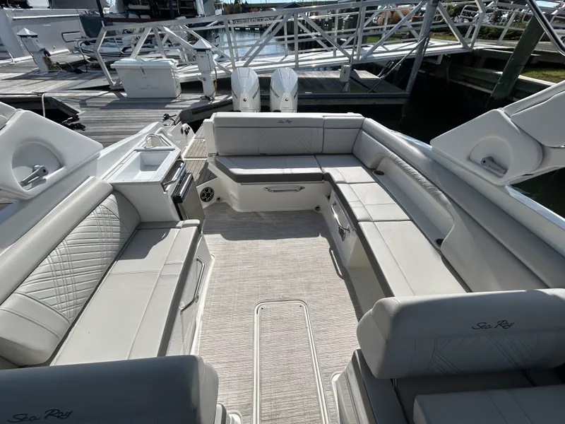 Slide: The Image of Sea Ray SDX 290 Outboard 2026 - 21