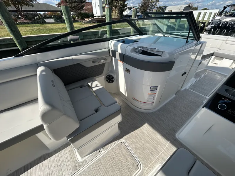 Slide: The Image of Sea Ray SDX 290 Outboard 2026 - 30