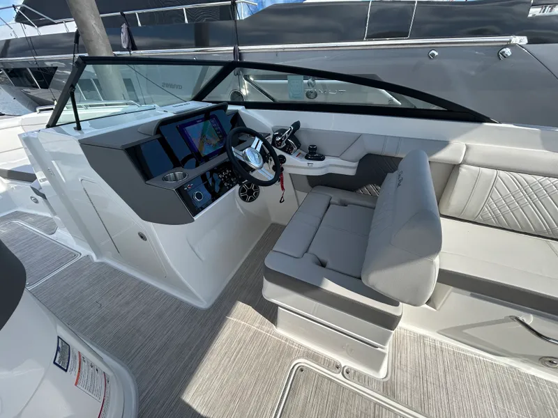 Slide: The Image of Sea Ray SDX 290 Outboard 2026 - 32