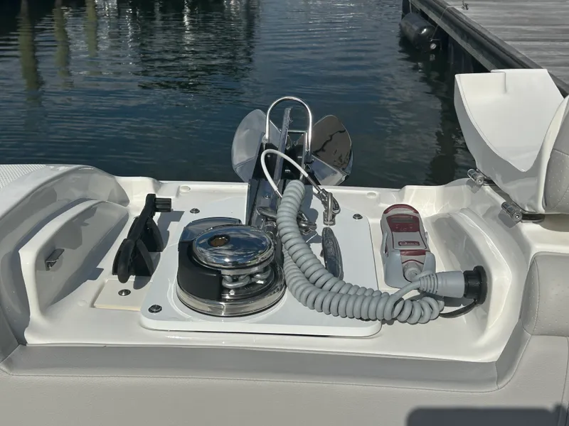Slide: The Image of Sea Ray SDX 290 Outboard 2026 - 38