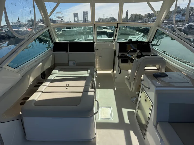 Slide: The Image of Boston Whaler VANTAGE 2022 - 12