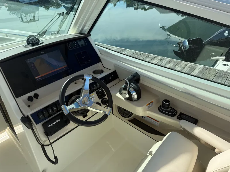 Slide: The Image of Boston Whaler VANTAGE 2022 - 14