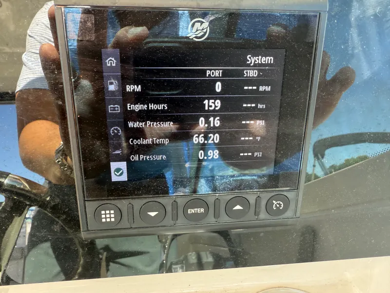 Slide: The Image of Boston Whaler VANTAGE 2022 - 16