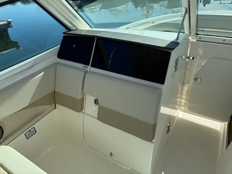 Slide: The Image of Boston Whaler VANTAGE 2022 - 17
