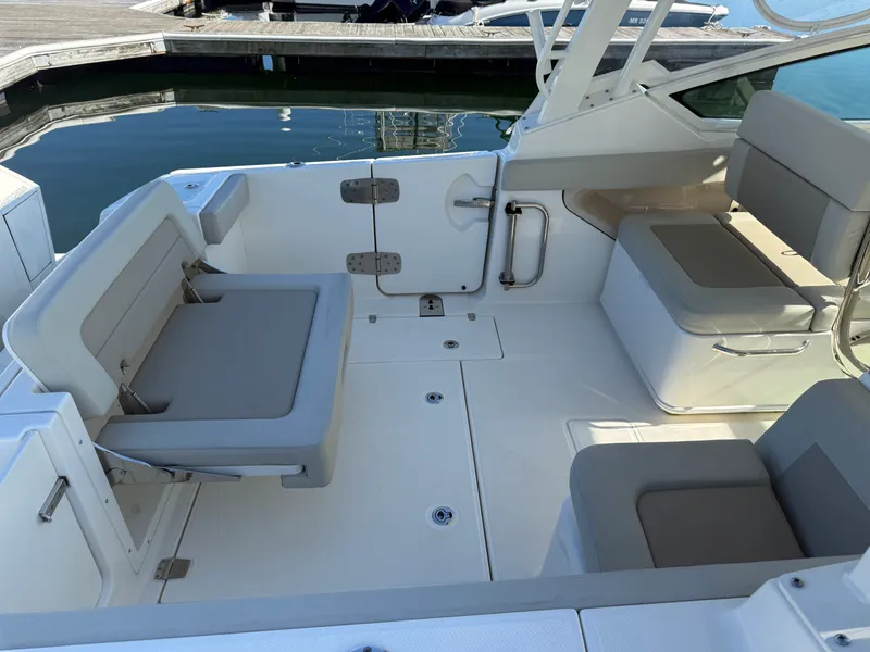 Slide: The Image of Boston Whaler VANTAGE 2022 - 7