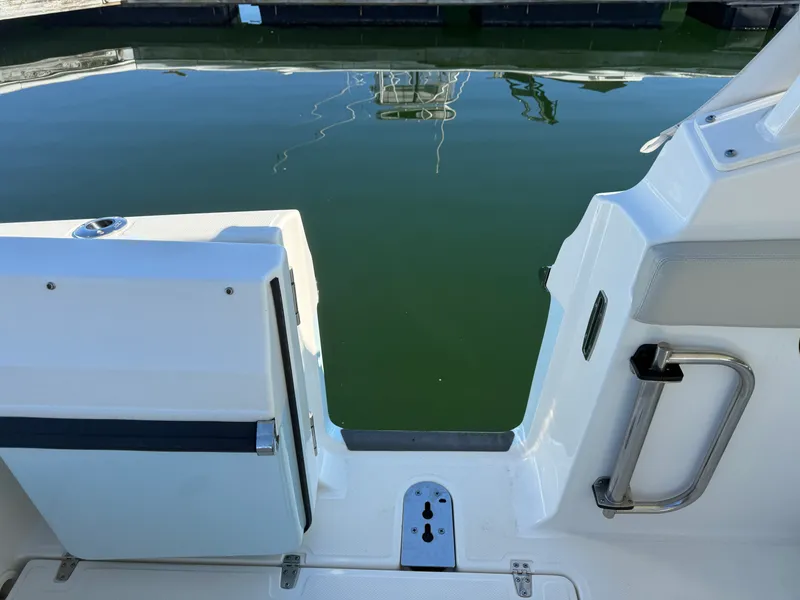 Slide: The Image of Boston Whaler VANTAGE 2022 - 8