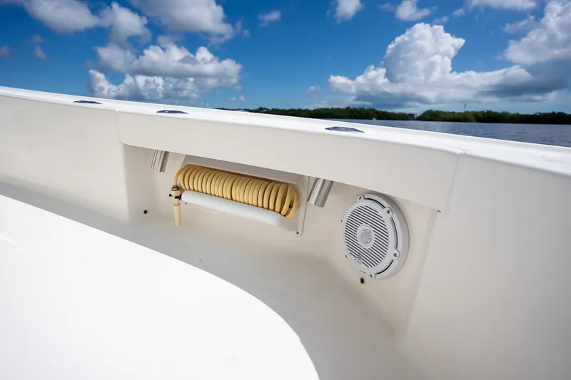 Slide: The Image of SeaVee 270Z 2019 - 18