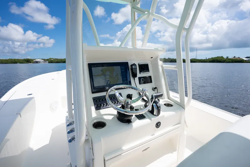 Slide: The Image of SeaVee 270Z 2019 - 25