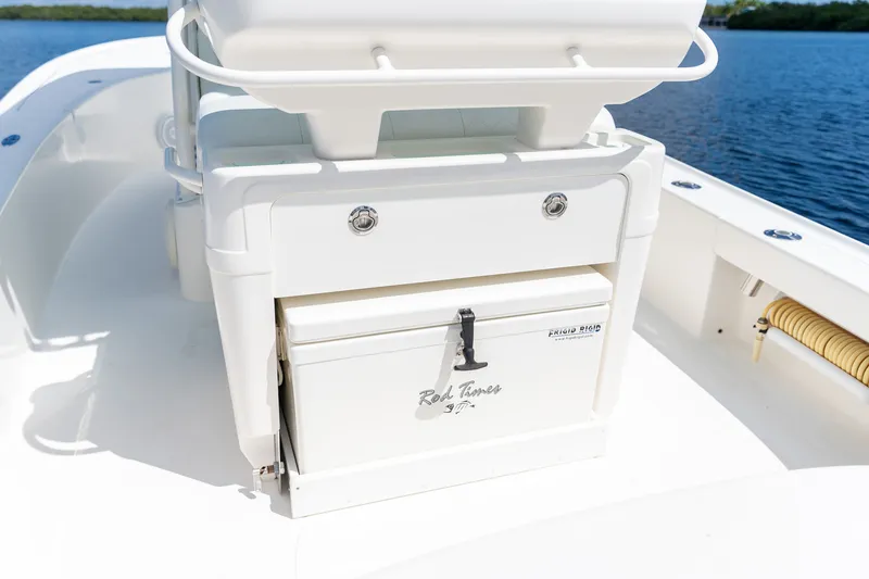 Slide: The Image of SeaVee 270Z 2019 - 30