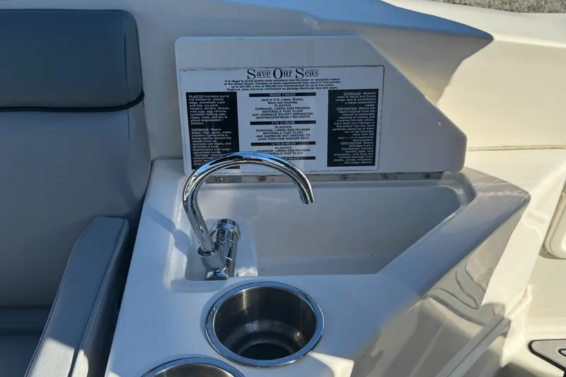 Slide: The Image of Sea Ray SDX 270 2017 - 11