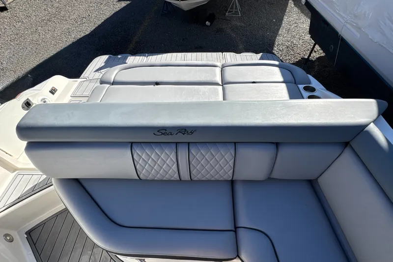 Slide: The Image of Sea Ray SDX 270 2017 - 12