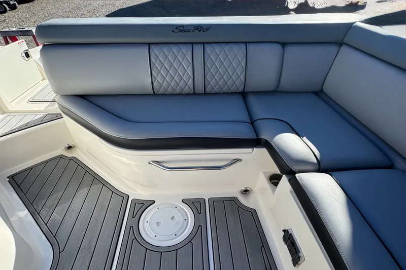 Slide: The Image of Sea Ray SDX 270 2017 - 13