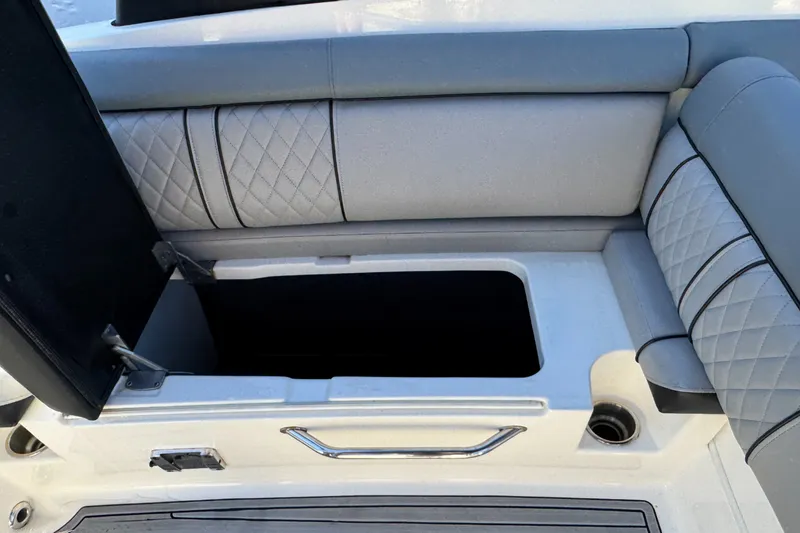 Slide: The Image of Sea Ray SDX 270 2017 - 14