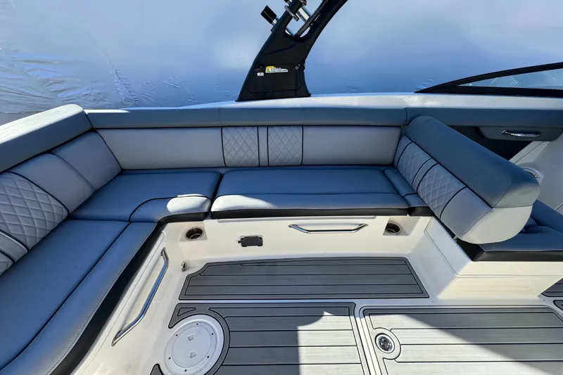 Slide: The Image of Sea Ray SDX 270 2017 - 15