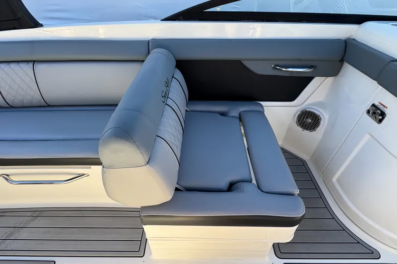 Slide: The Image of Sea Ray SDX 270 2017 - 18