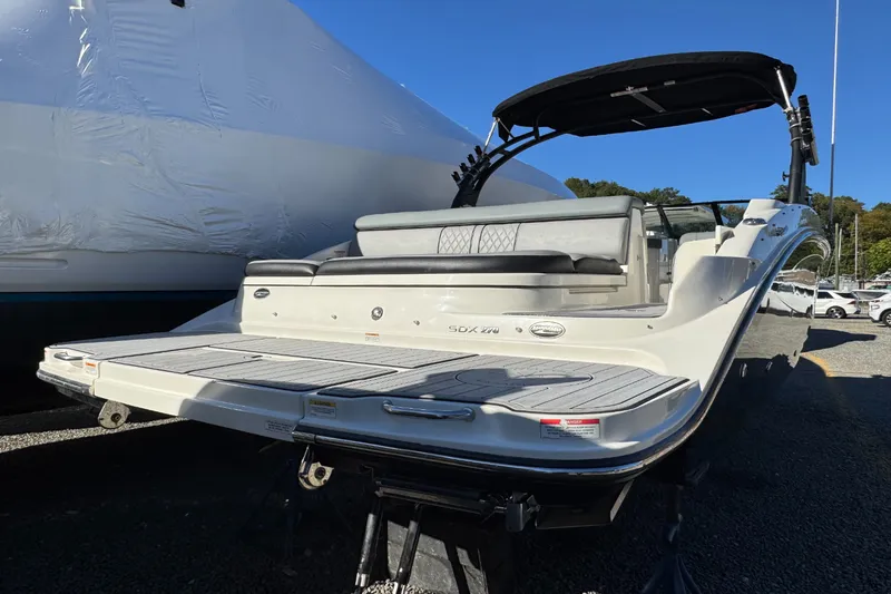 Slide: The Image of Sea Ray SDX 270 2017 - 2