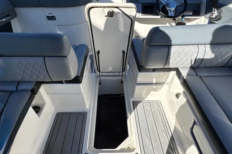 Slide: The Image of Sea Ray SDX 270 2017 - 20