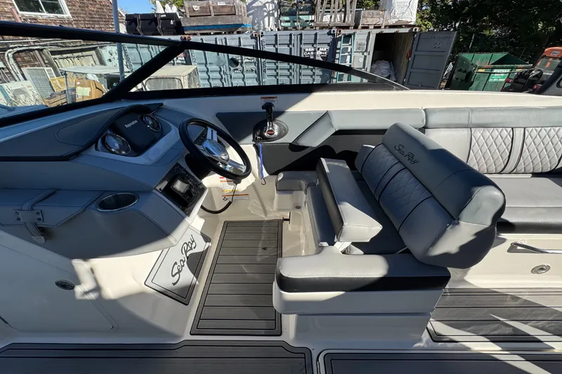 Slide: The Image of Sea Ray SDX 270 2017 - 21