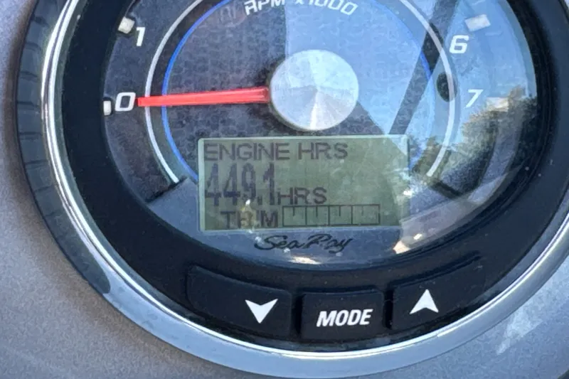 Slide: The Image of Sea Ray SDX 270 2017 - 23