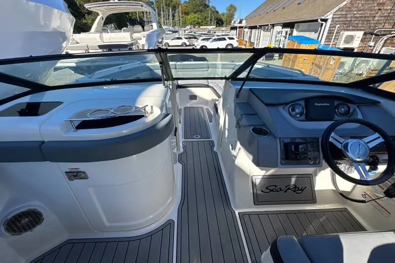 Slide: The Image of Sea Ray SDX 270 2017 - 25